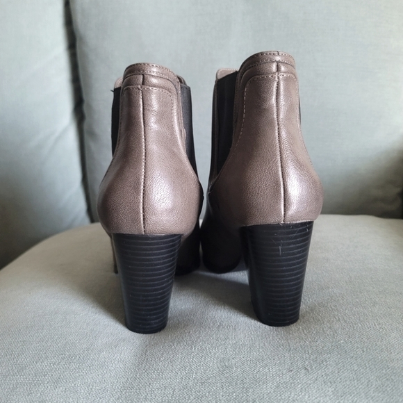 Call It Spring Faux Leather Ankle Boot Size 6 In Grey - Picture 4 of 10